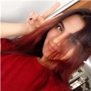 Estudiante de medicina que imparte clases a niños